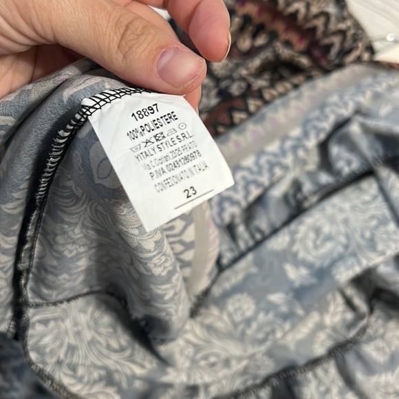 Black white floral maxi dress v neck with belt bought in France - Picture 8 of 8